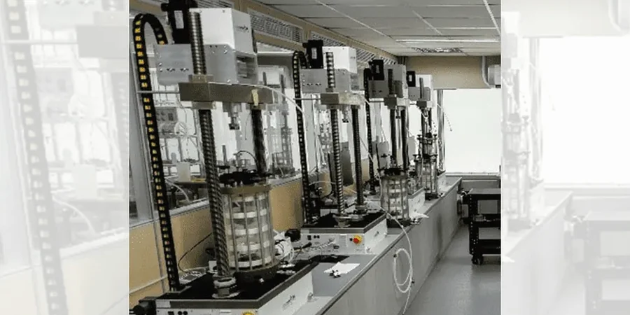 Ensayo Triaxial en Buin: Caracterización de Resistencia al Corte con Equipo de Última Generación